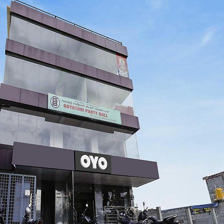 Hotel Oyo Flagship Gayathri Lodging & Boarding Bangalore Exterior foto