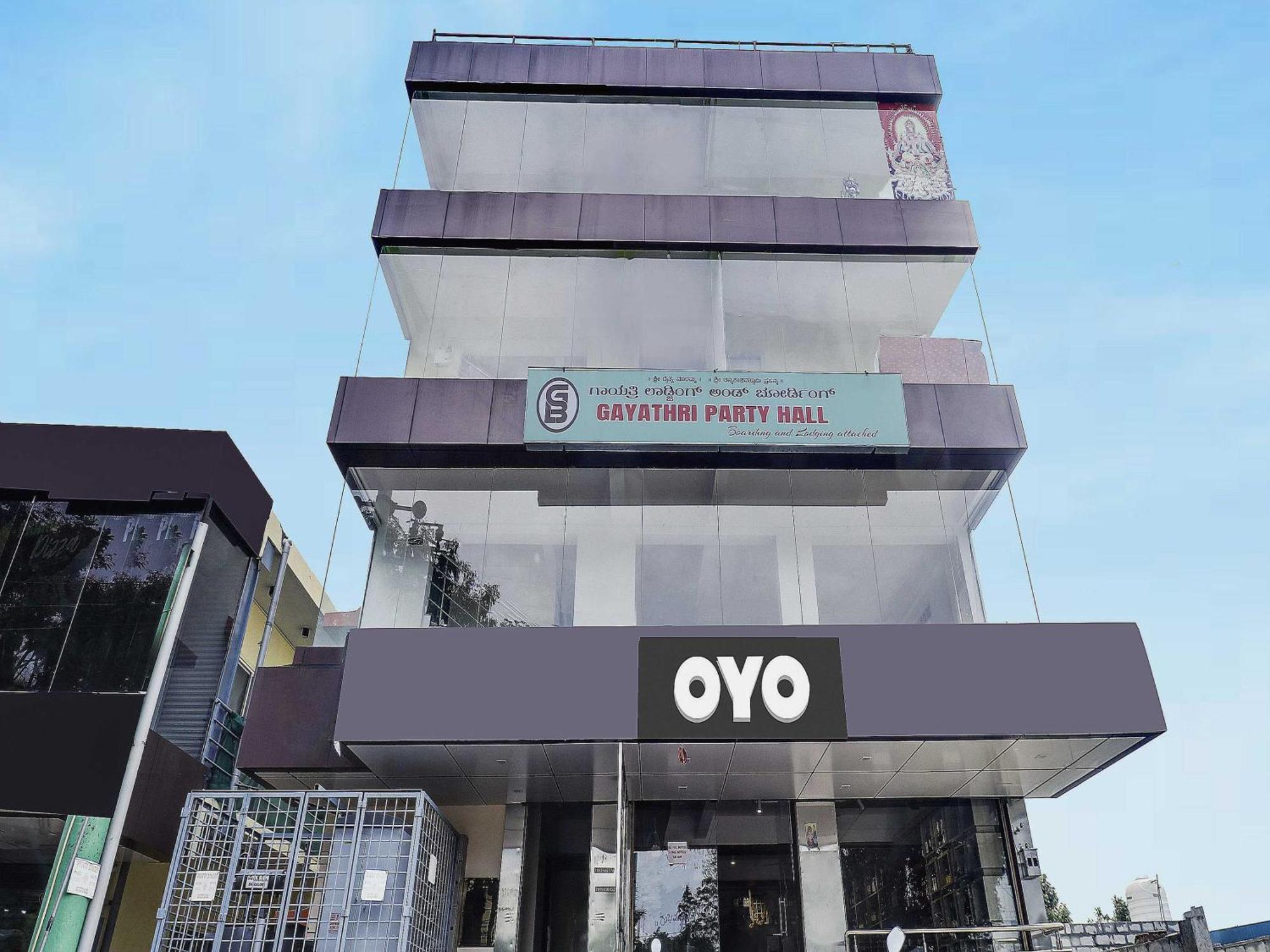 Hotel Oyo Flagship Gayathri Lodging & Boarding Bangalore Exterior foto