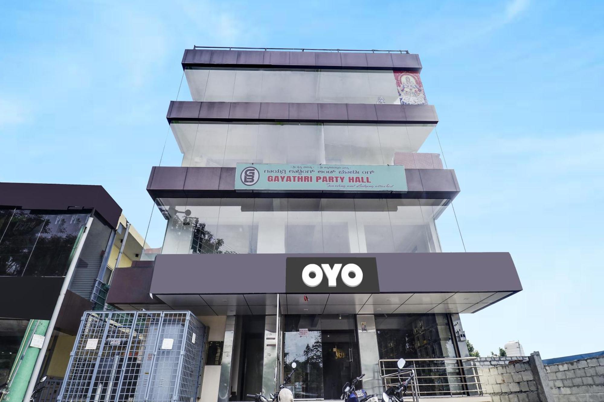 Hotel Oyo Flagship Gayathri Lodging & Boarding Bangalore Exterior foto